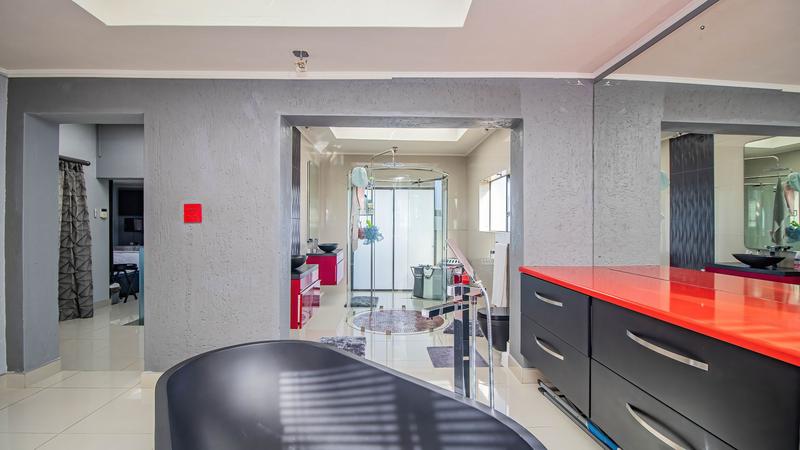 6 Bedroom Property for Sale in Dana Bay Western Cape